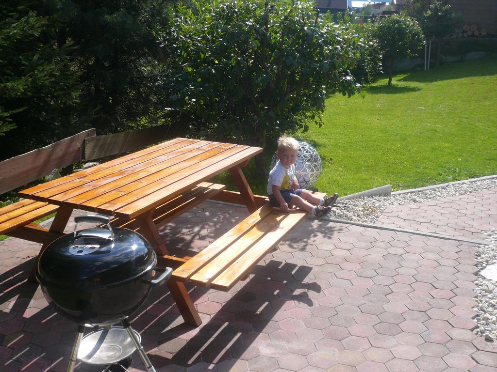 Familienferienwohnung Manuela Scherer Нойкірхен-ам-Гросфенедігер Екстер'єр фото